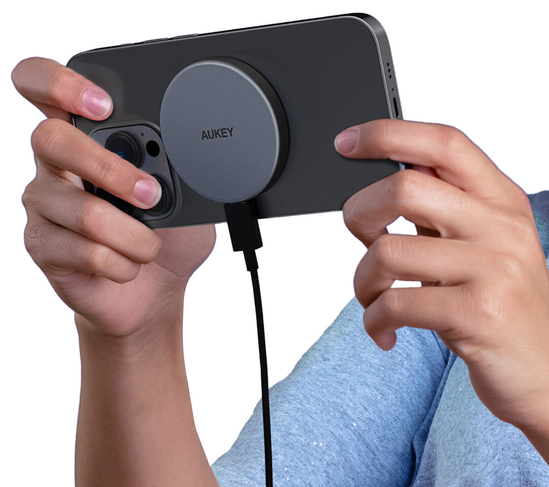 شاحن Aukey MagLink المغناطيسي / يشحن بقوة 15 واط / شحن لاسلكي / حجم مثالي