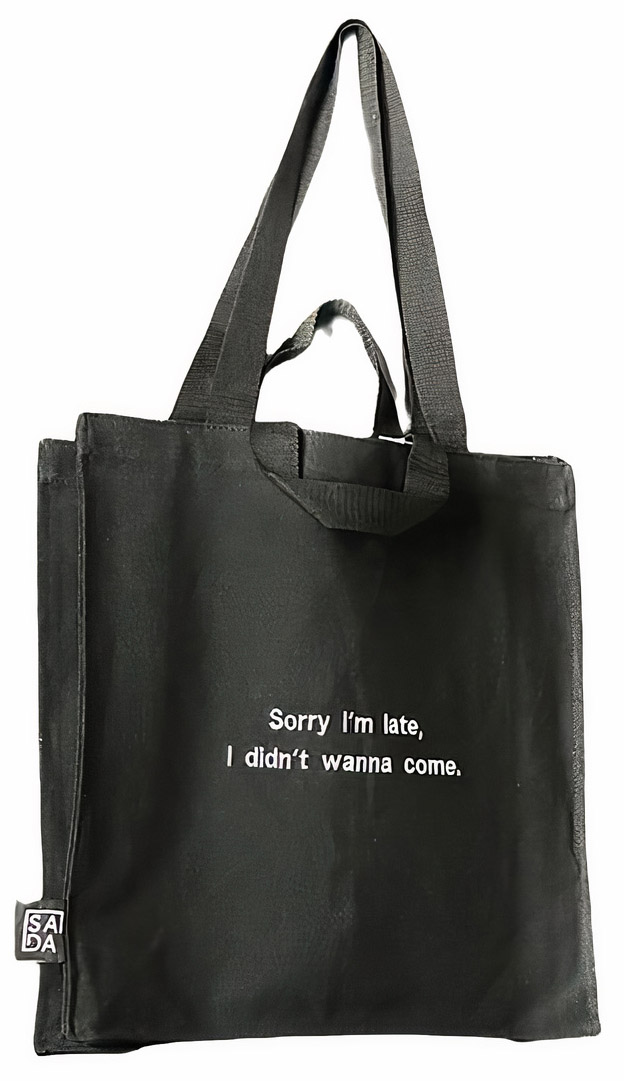 شنطة Tote Bag من Sada / مع تطريز Sorry I’m Late / اسود