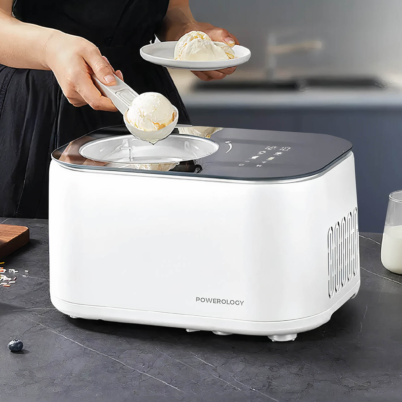 جهاز صنع الآيس كريم و الزبادي المجمد من باورولوجي / سعة 1 لتر / 4 اوضاع للاستخدام / صغير و متنقل