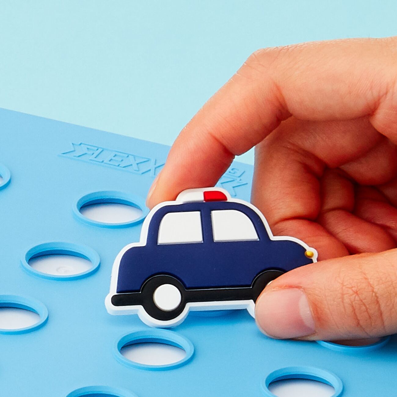 بروش FlexCharm للاطفال من Flex & Lock / تصميم Police Car