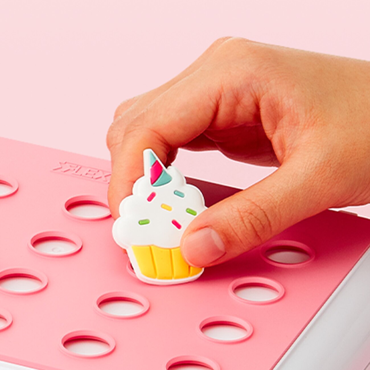 بروش FlexCharm للاطفال من Flex & Lock / تصميم Cupcake