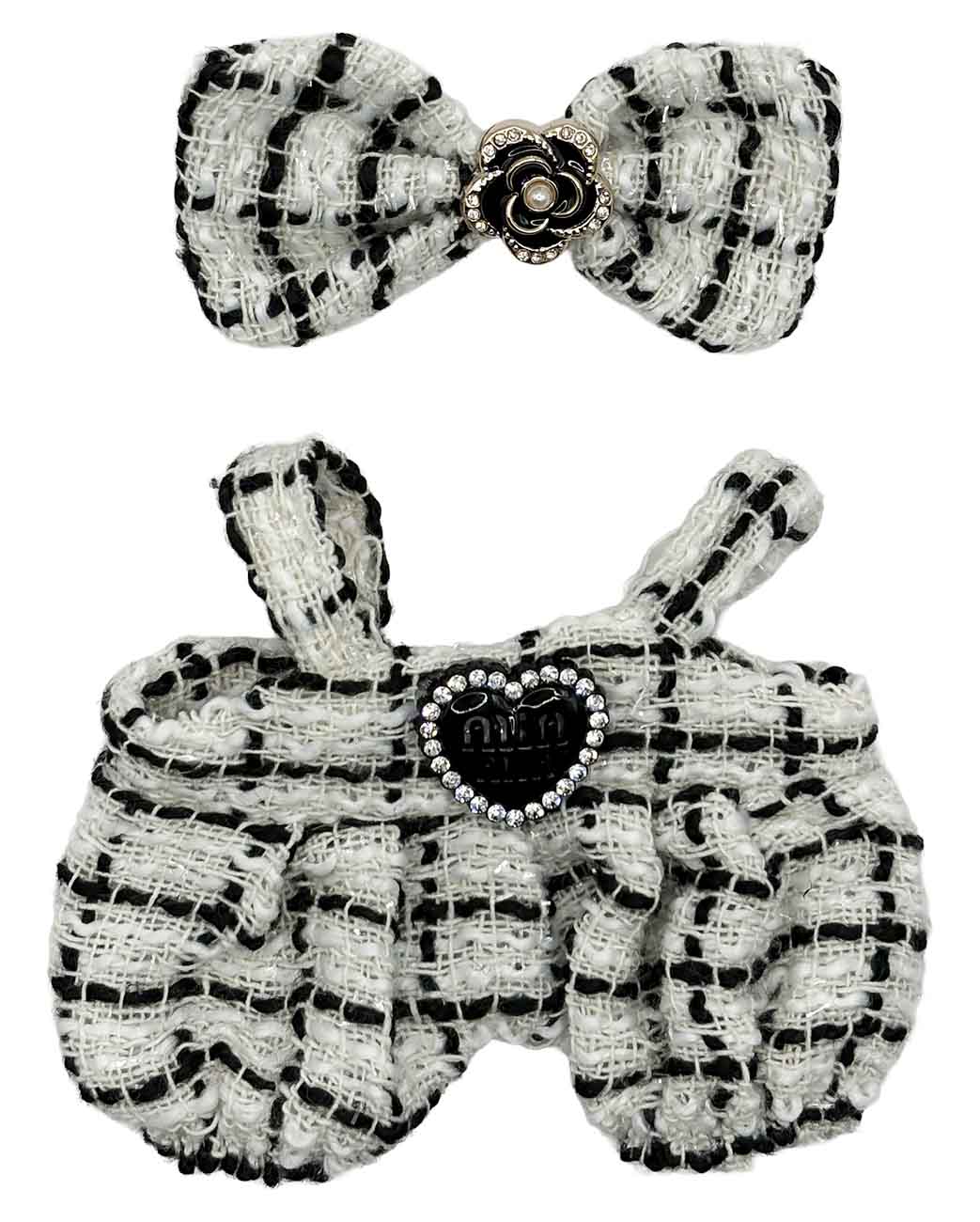 ملابس لابوبو / تصميم Miu Miu / لون ابيض و اسود