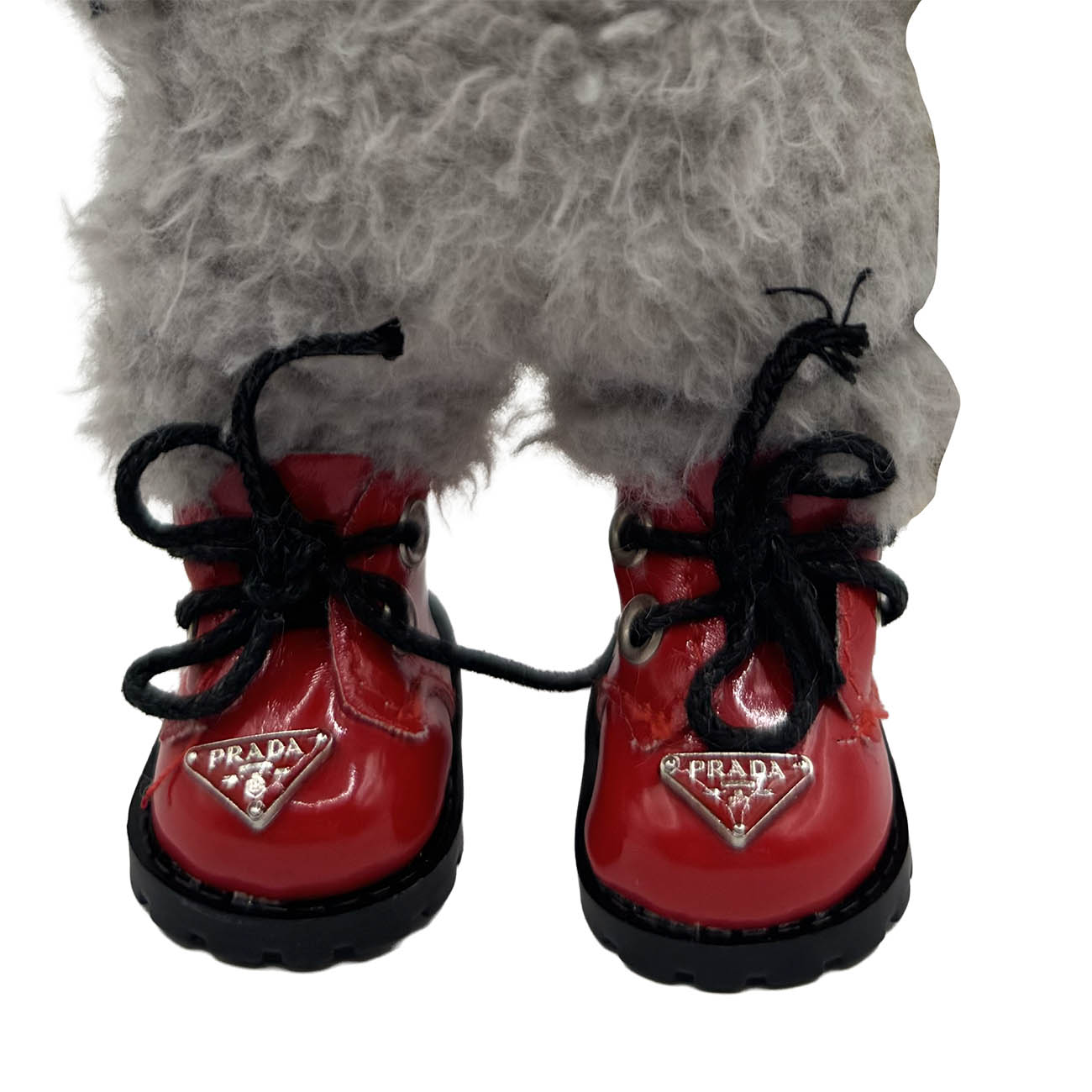 حذاء لابوبو / تصميم Prada / احمر